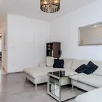 شقة Center Verdi,big & Cosy زادار